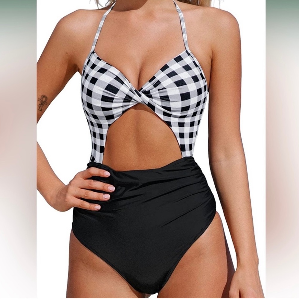 Cupshe Black and White Gingham Cutout One-Piece Swimsuit
